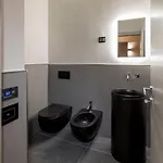 Luxury 2 E Divano Letto غوبيو