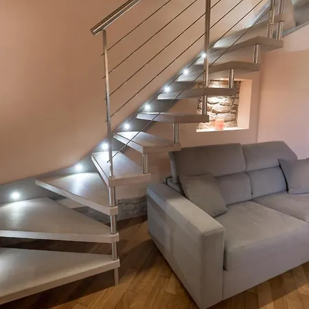 Luxury 2 E Divano Letto